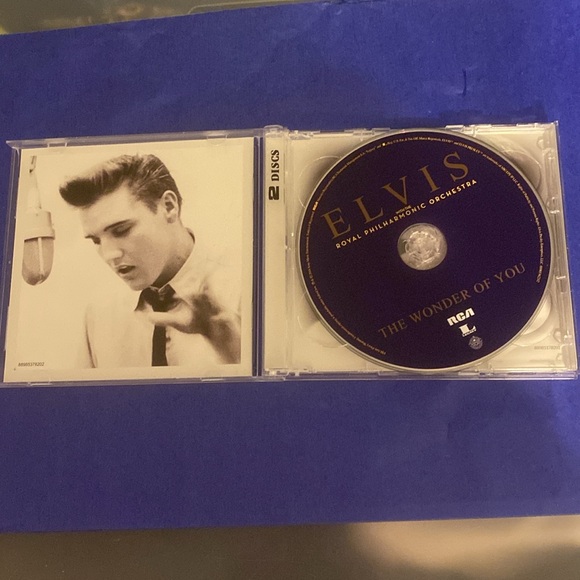 Elvis Presley CD - Picture 3 of 4